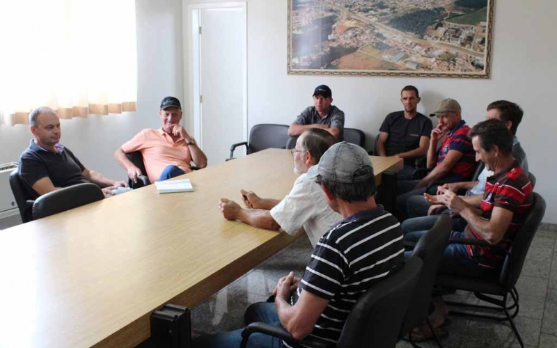 Vice Prefeito Osnei Stadler recebe agricultores e atende reivindicações