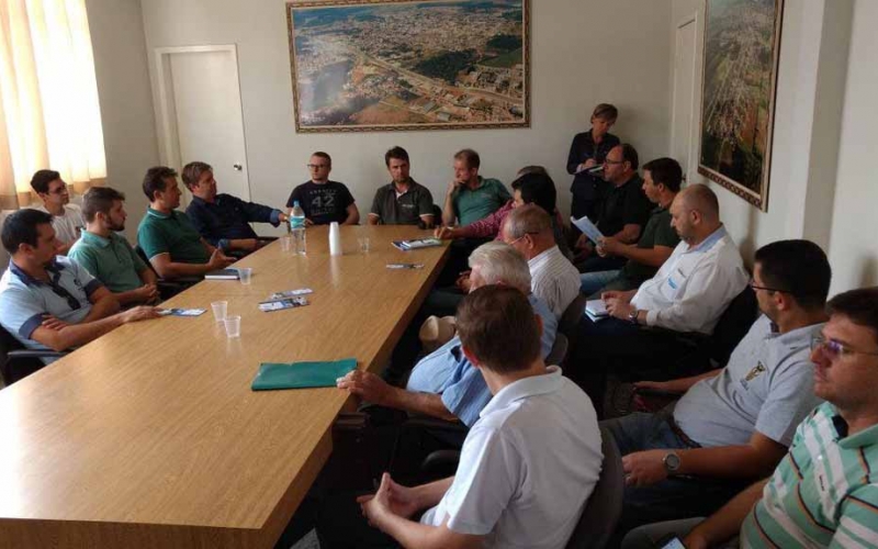 Prefeitura realiza reunião com contadores do município