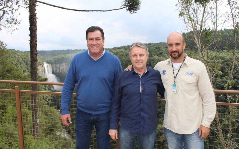 Presidente do IAP visita as obras do Monumento Natural Salto São João