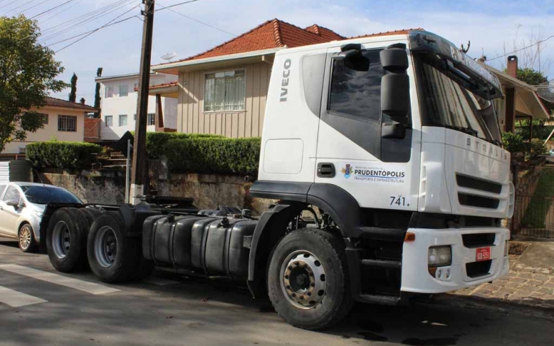 Prefeitura investe quase R$ 2 milhões na compra de caminhões e máquinas