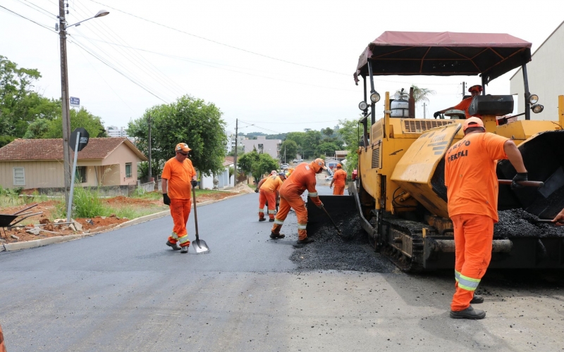 Projeto de pavimentação recebe últimas fases das obras 