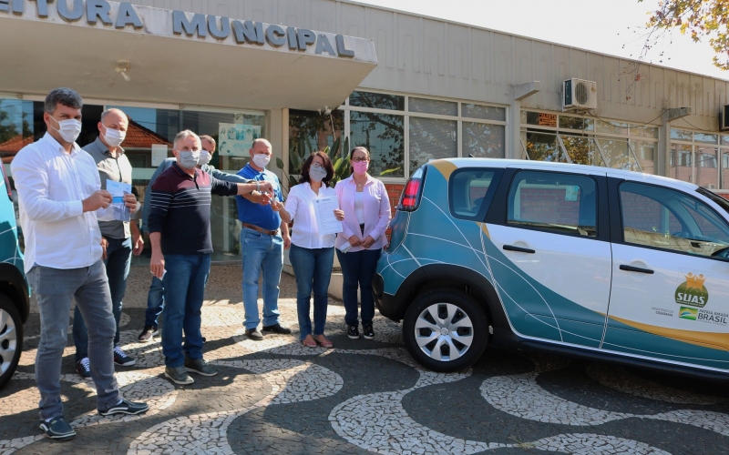 Administração Municipal entrega veículo novo para APAE de Prudentópolis 