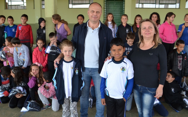 Vice-prefeito Osnei Stadler visita a escola Nossa Senhora Aparecida na Vila Mariana.