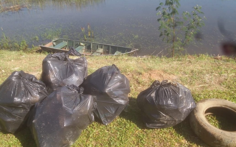Prefeitura realiza a limpeza do lago municipal