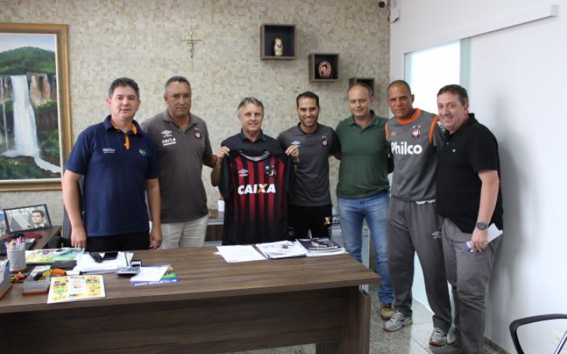 Prefeitura de Prudentópolis poderá fechar parceria com a Escola Furacão do Clube Atlético Paranaense.