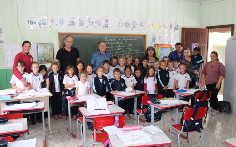 Escola Rural de Taboão recebe a visita do prefeito Adelmo e do vice Osnei.