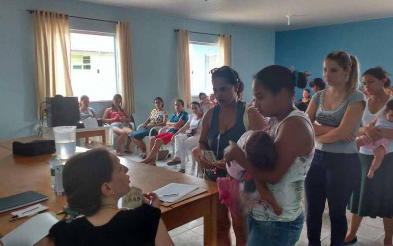 CRAS realiza reunião com famílias que serão beneficiadas com a regularização fundiária