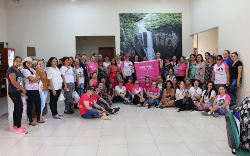 Secretaria de Assistência Social realiza evento ‘’Mulheres no Monumento’’ em alusão ao Outubro Rosa