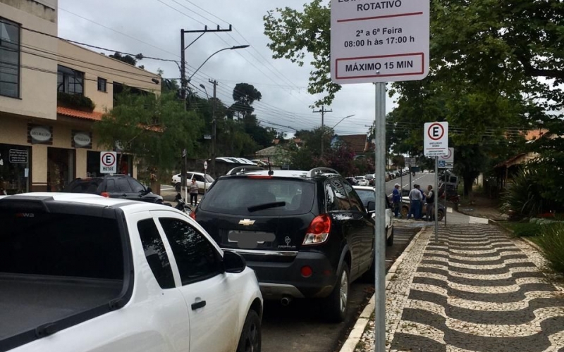 Estacionamento em frente a Prefeitura Municipal ganha alterações 