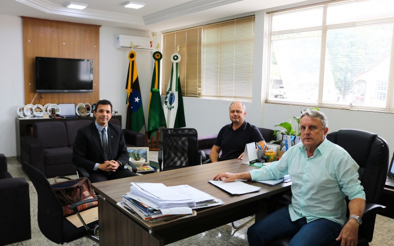 Prefeito e Vice-Prefeito Municipal recebe visita do Delegado da Receita Federal do Brasil, Demetrius de Moura Soares