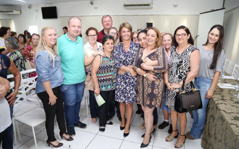 Prudentópolis participou em Irati do encontro que discutiu políticas para a pessoa idosa