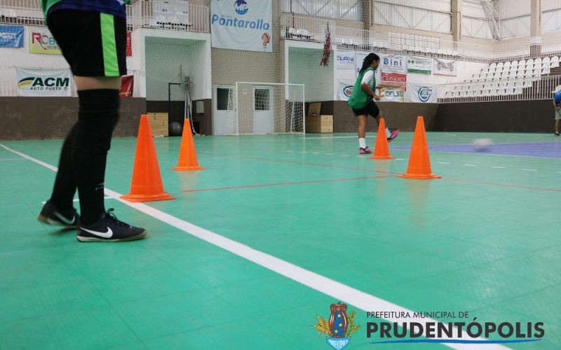 Prudentópolis envia atletas para a seletiva de Futsal Feminino em Pato Branco