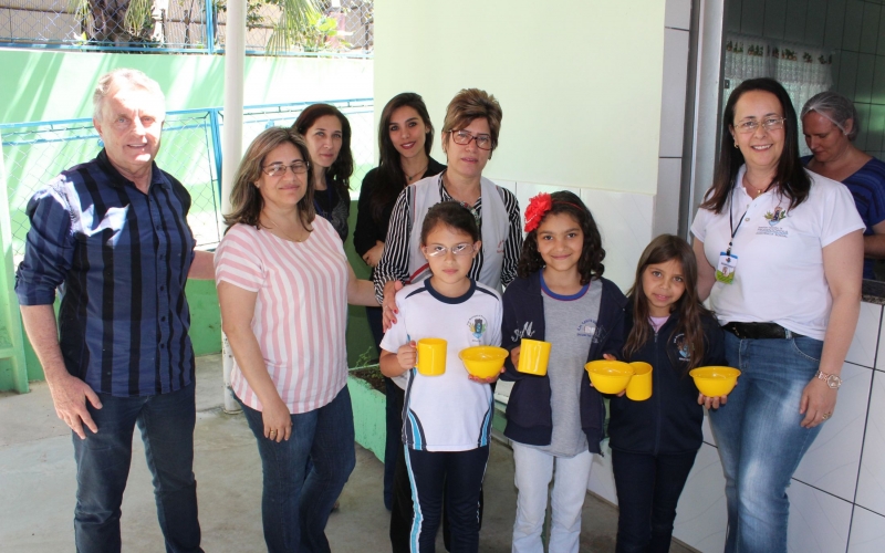 Prefeitura entrega 4.900 kits de merenda escolar em Prudentópolis.