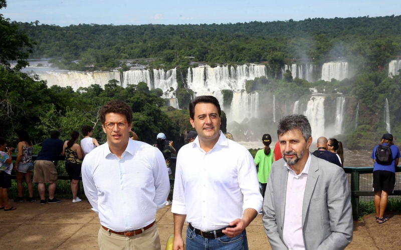 Durante evento em Foz do Iguaçu Ratinho Júnior cita as cachoeiras de Prudentópolis